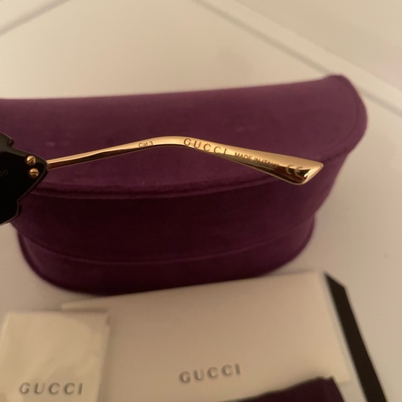 AUTHENTIC 🔥🔥🔥🔥GUCCI OVERSIZED SUNGLASSES WITH CASE AND CLEANING CLOTH - Picture 5 of 6